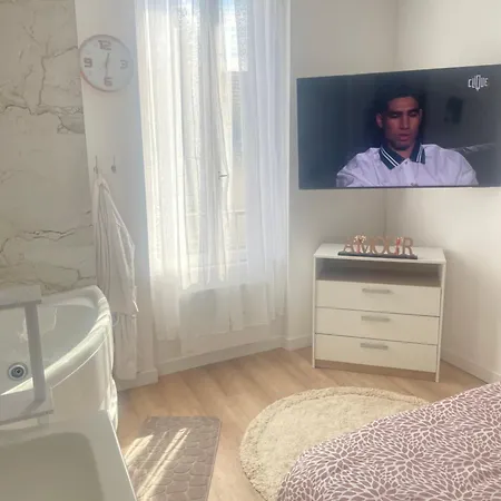 Lägenhet Jacuzzi Proche Cite Gastronomique *