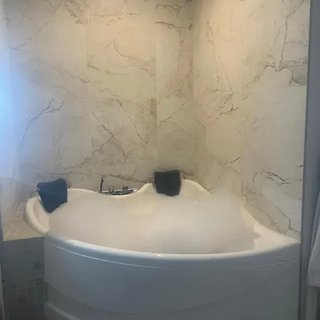 Jacuzzi Proche Cite Gastronomique